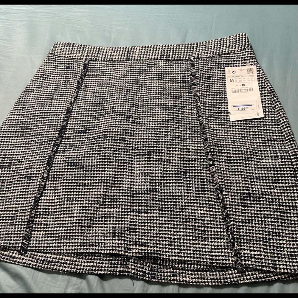 Size medium. New Zara Collection skirt